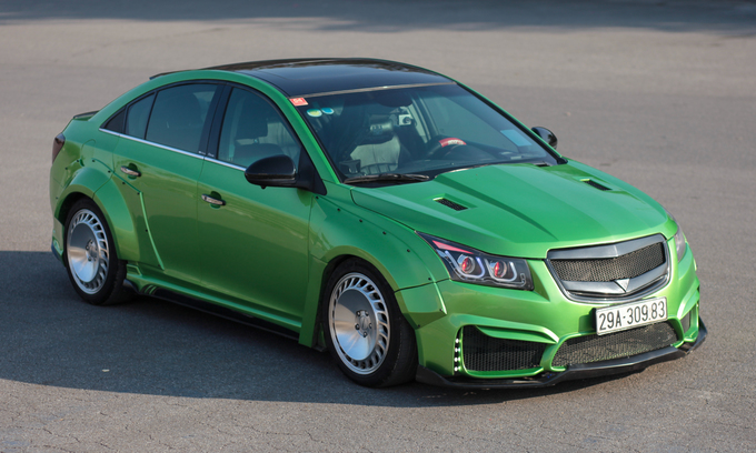 Chàng trai Hà Nội chi 150 triệu thay áo màu độc cho Cruze